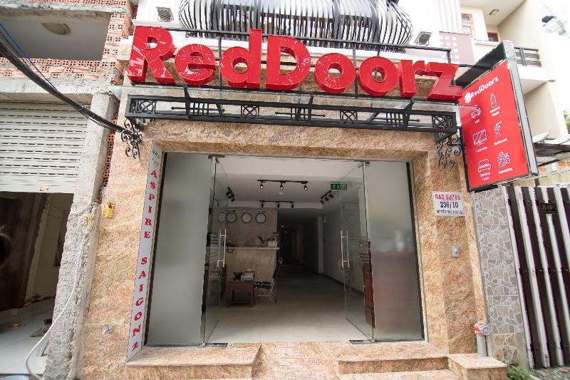 Reddoorz Plus @ Nguyen Trai Street Ho Chi Minh City Exterior photo