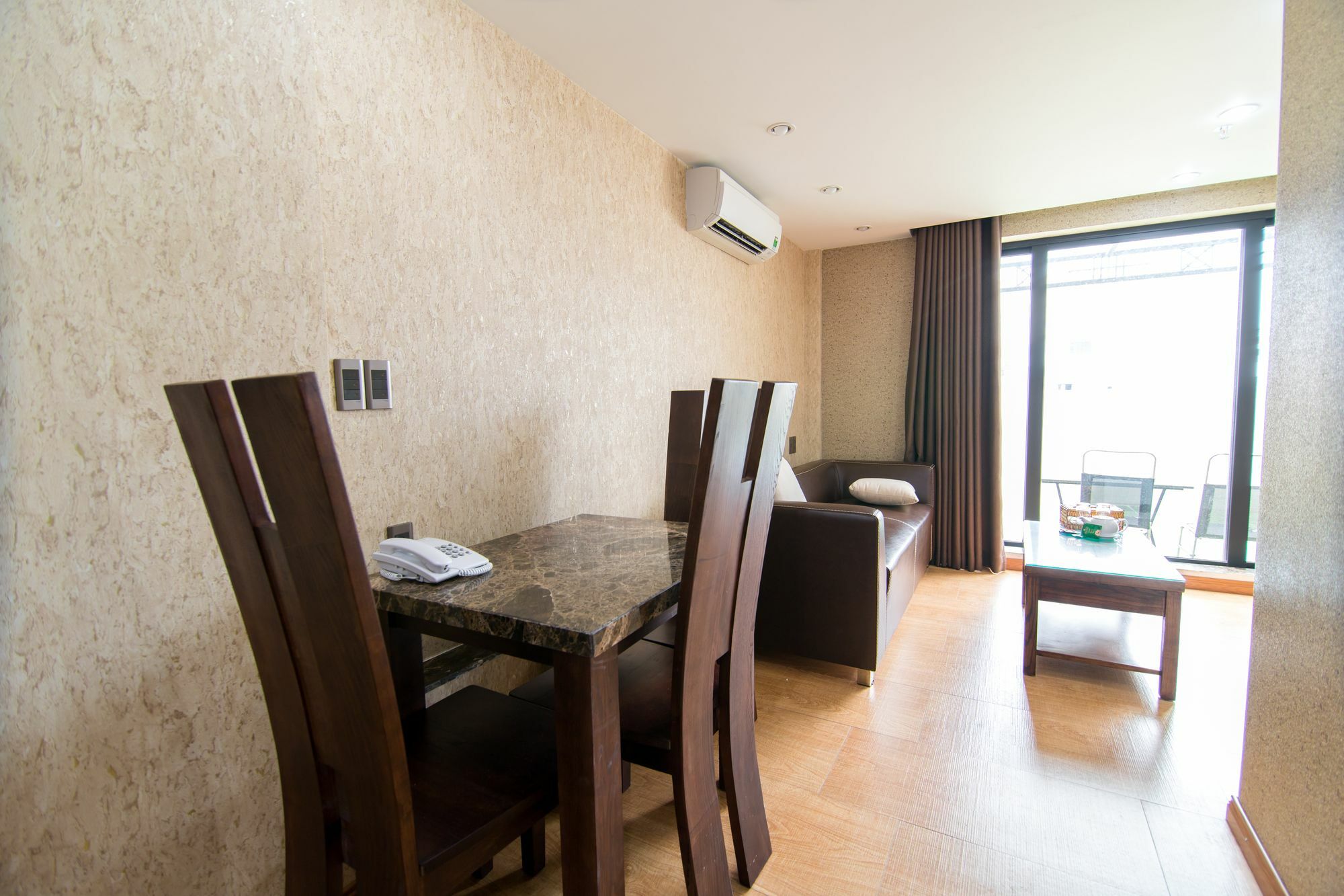 Reddoorz Plus @ Nguyen Trai Street Ho Chi Minh City Exterior photo