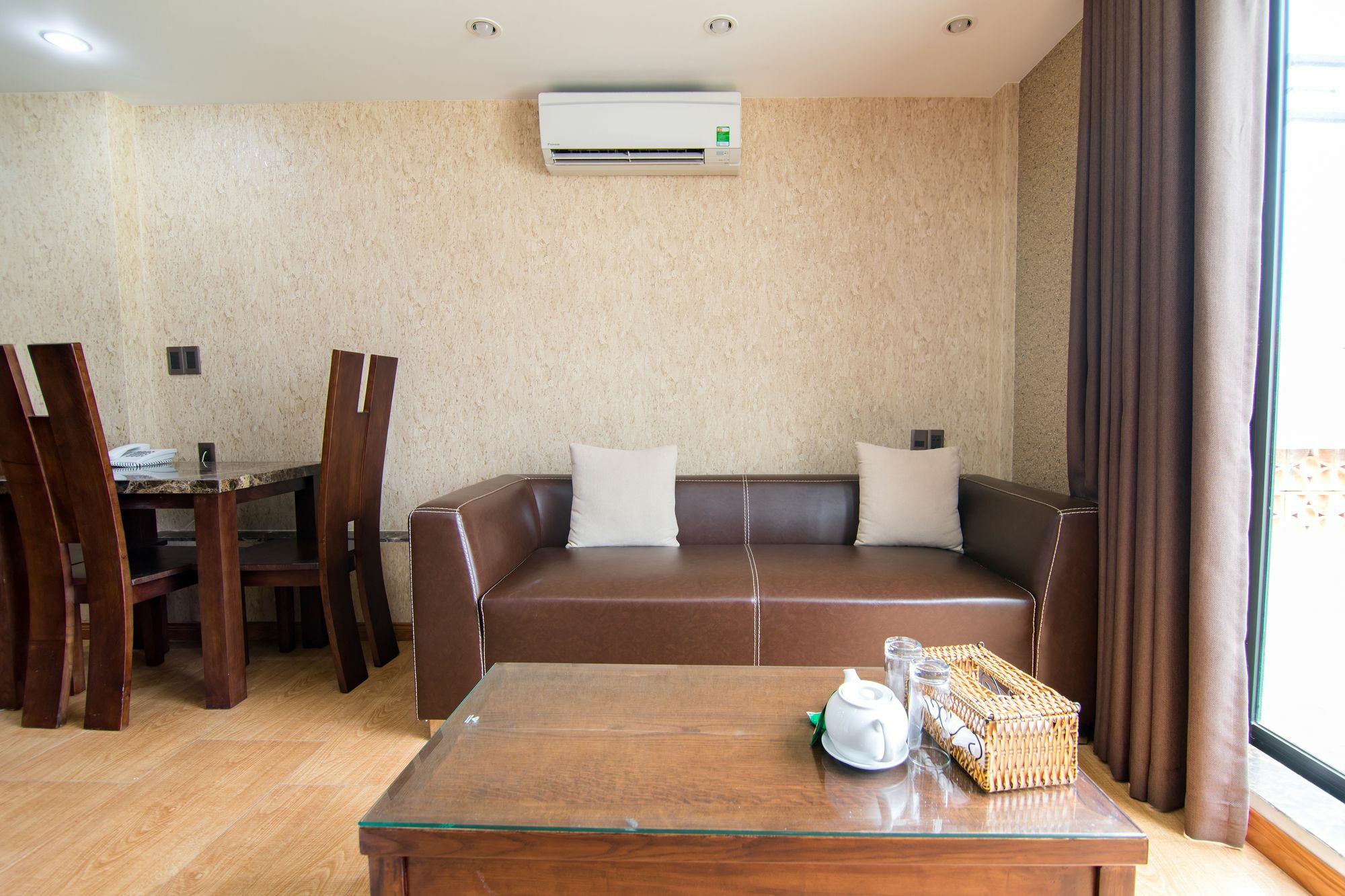 Reddoorz Plus @ Nguyen Trai Street Ho Chi Minh City Exterior photo