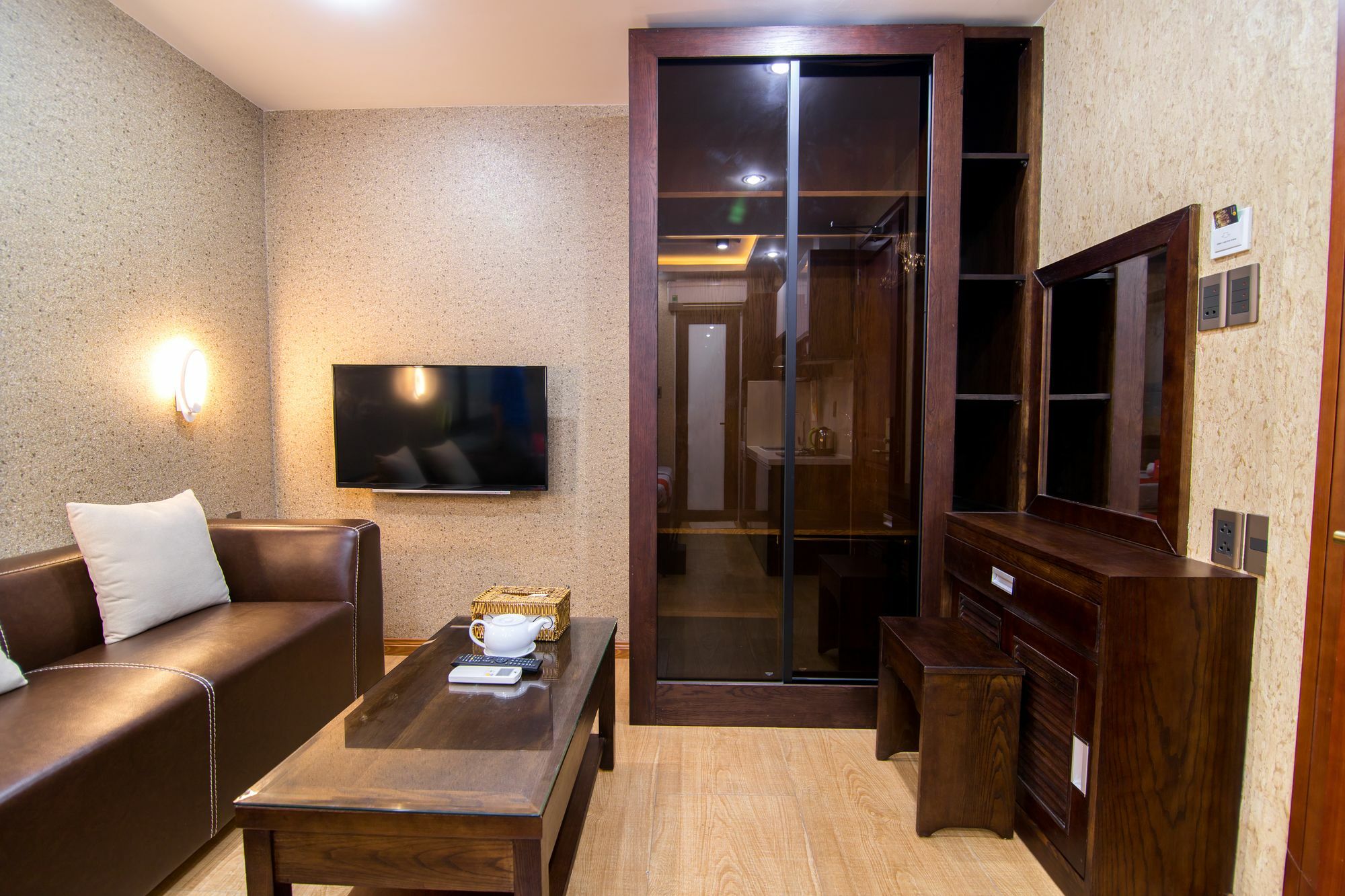 Reddoorz Plus @ Nguyen Trai Street Ho Chi Minh City Exterior photo